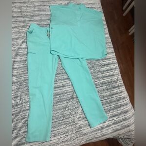 Fig scrub Rafaela top and skinny pants in aqua blue